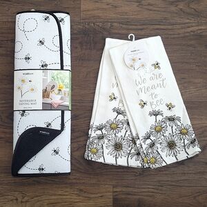 Kitchen Towels & Drying Matt Reversible Daisies w/ Bees Black White Yellow